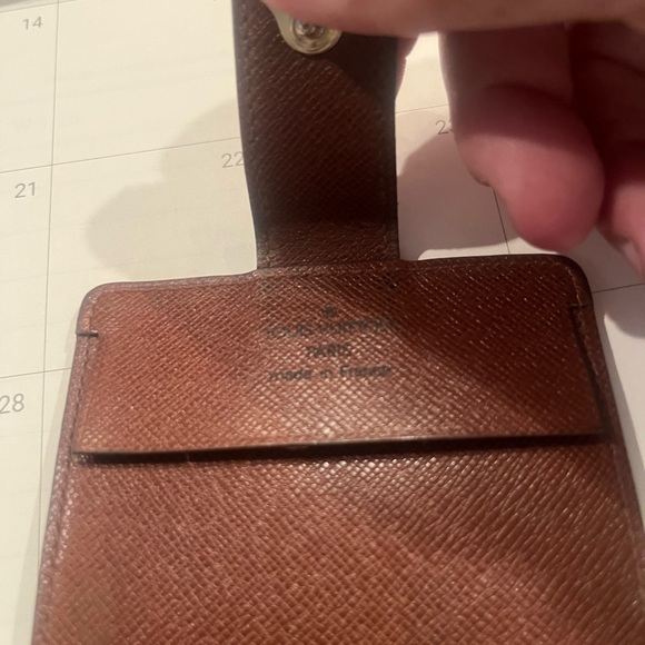 Like New & 100% authentic Louis Vuitton Unisex Wallet. Great for cards & money. - Picture 11 of 12